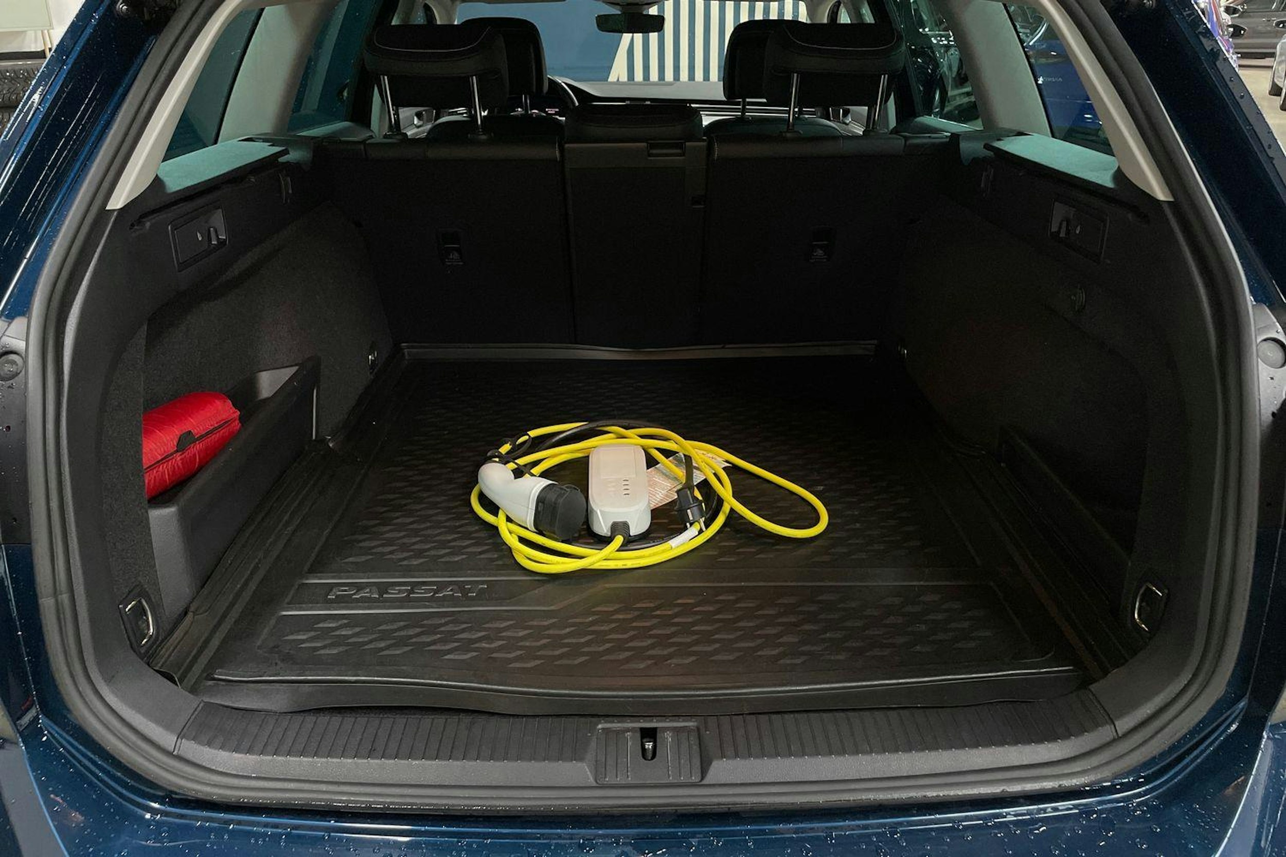 sininen Volkswagen Passat 2021 kuva 39.