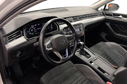 valkoinen Volkswagen Passat 2021 kuva 7.