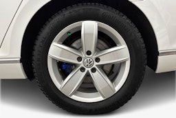 valkoinen Volkswagen Passat 2021 kuva 11.