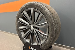 valkoinen Volkswagen Passat 2021 kuva 13.