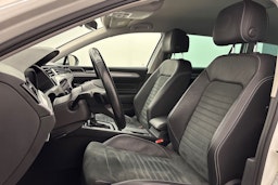 valkoinen Volkswagen Passat 2021 kuva 14.