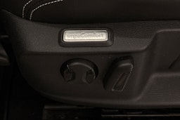 valkoinen Volkswagen Passat 2021 kuva 15.