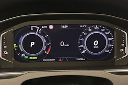 valkoinen Volkswagen Passat 2021 kuva 19.