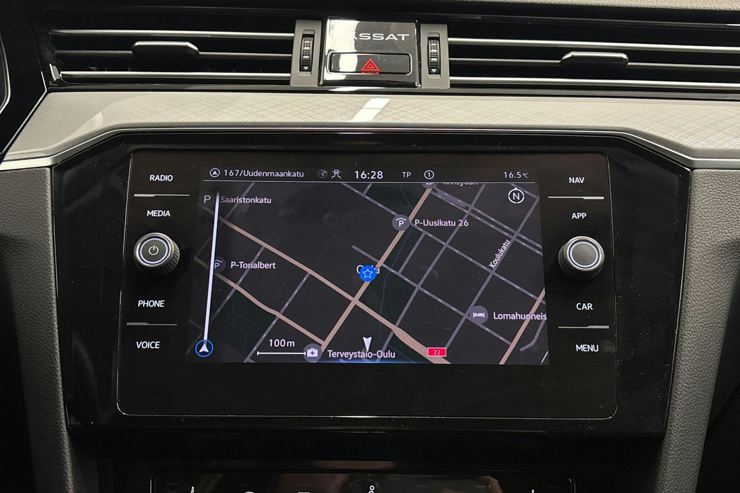 valkoinen Volkswagen Passat 2021 kuva 22.