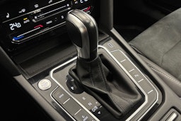 valkoinen Volkswagen Passat 2021 kuva 24.