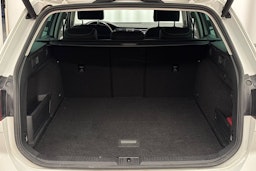 valkoinen Volkswagen Passat 2021 kuva 25.