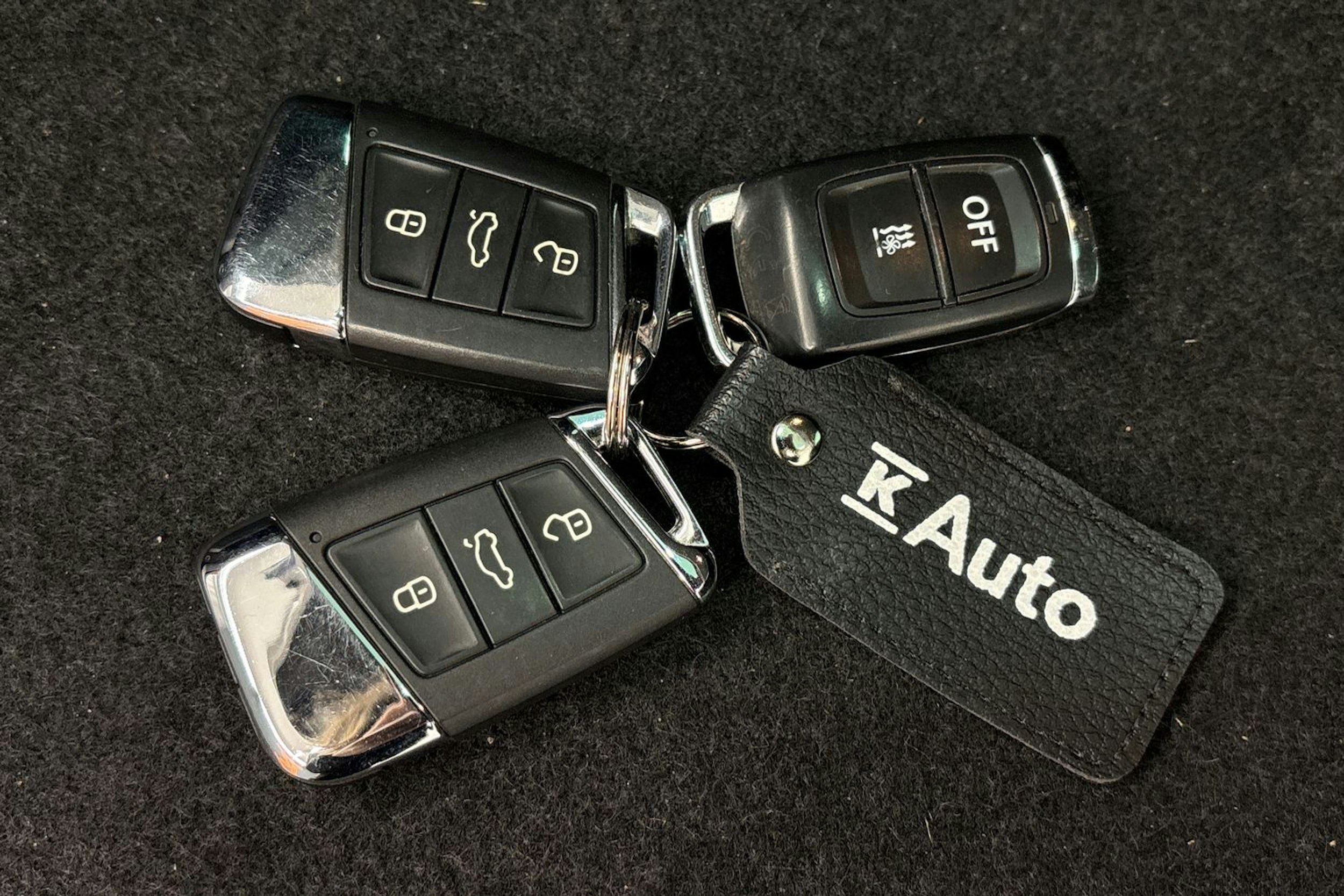 valkoinen Volkswagen Passat 2021 kuva 26.