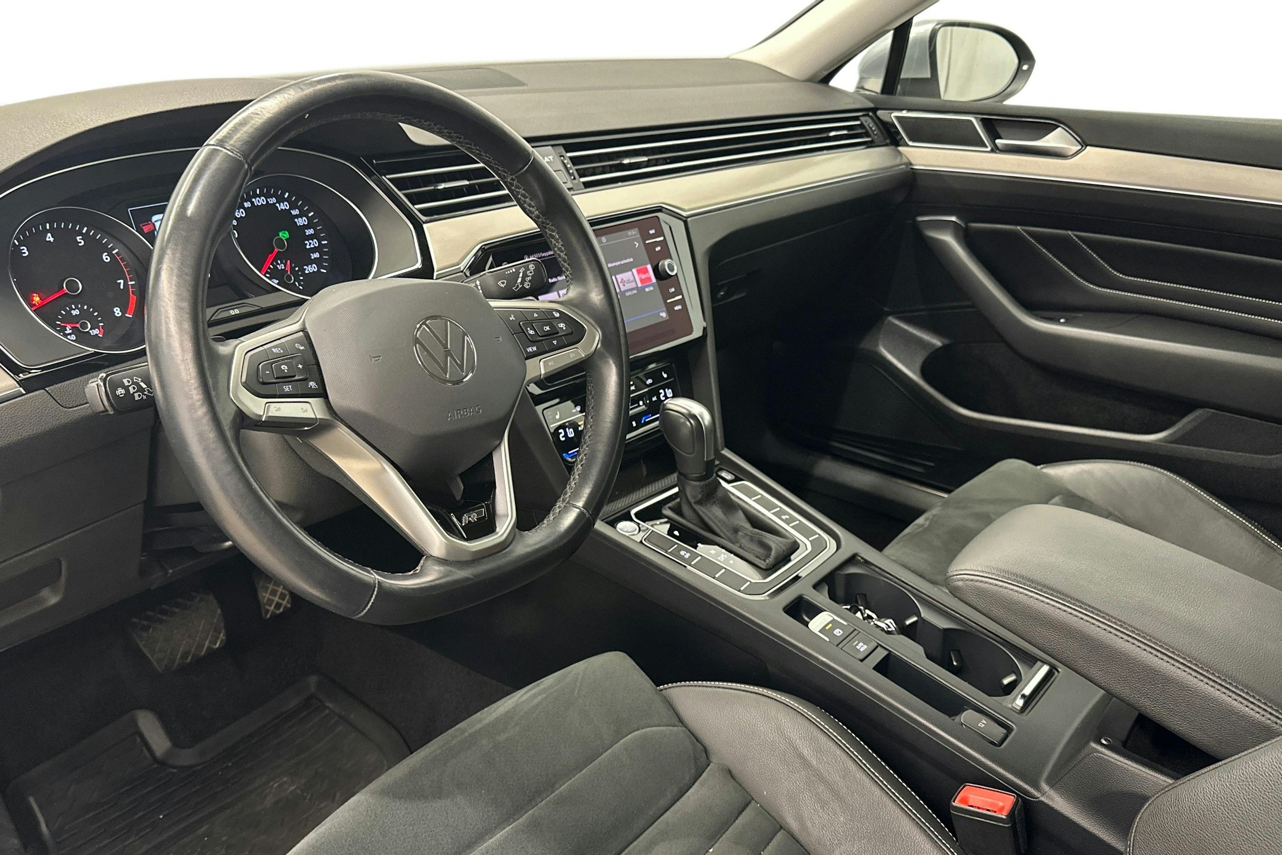 hopea Volkswagen Passat 2021 kuva 6.