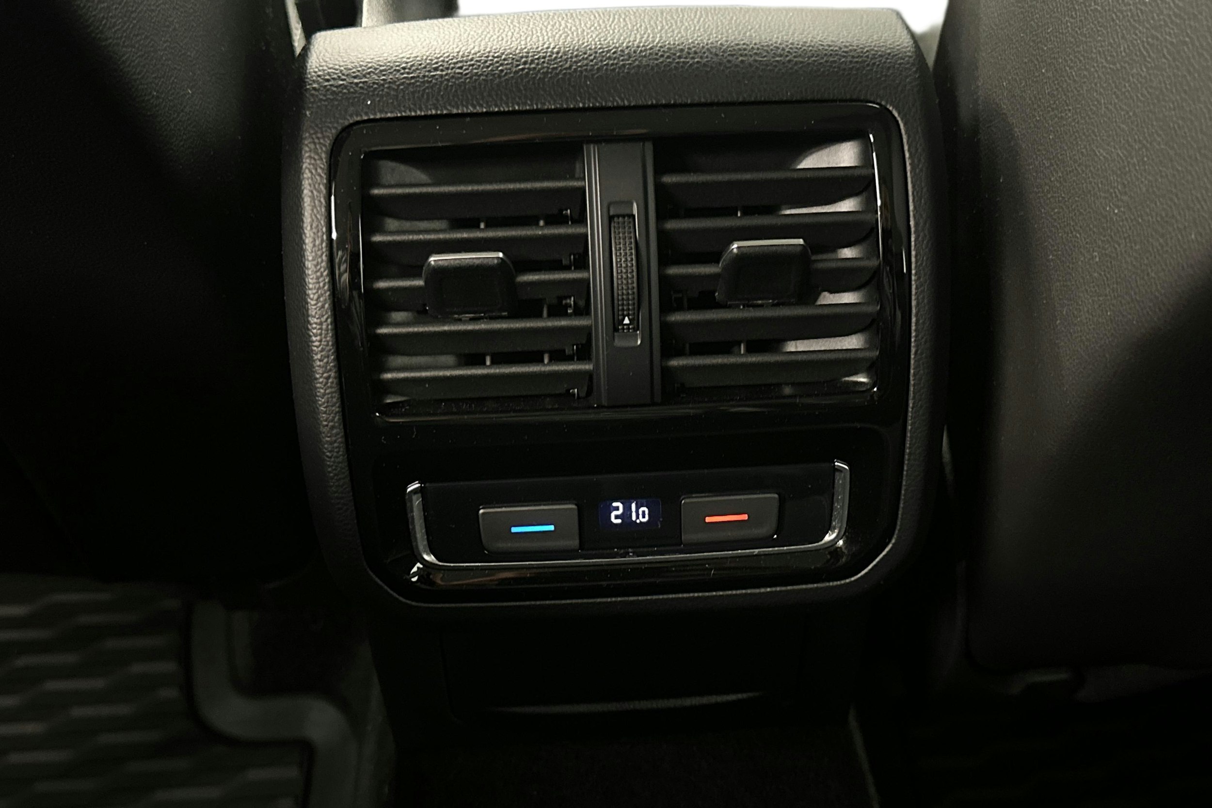 hopea Volkswagen Passat 2021 kuva 8.