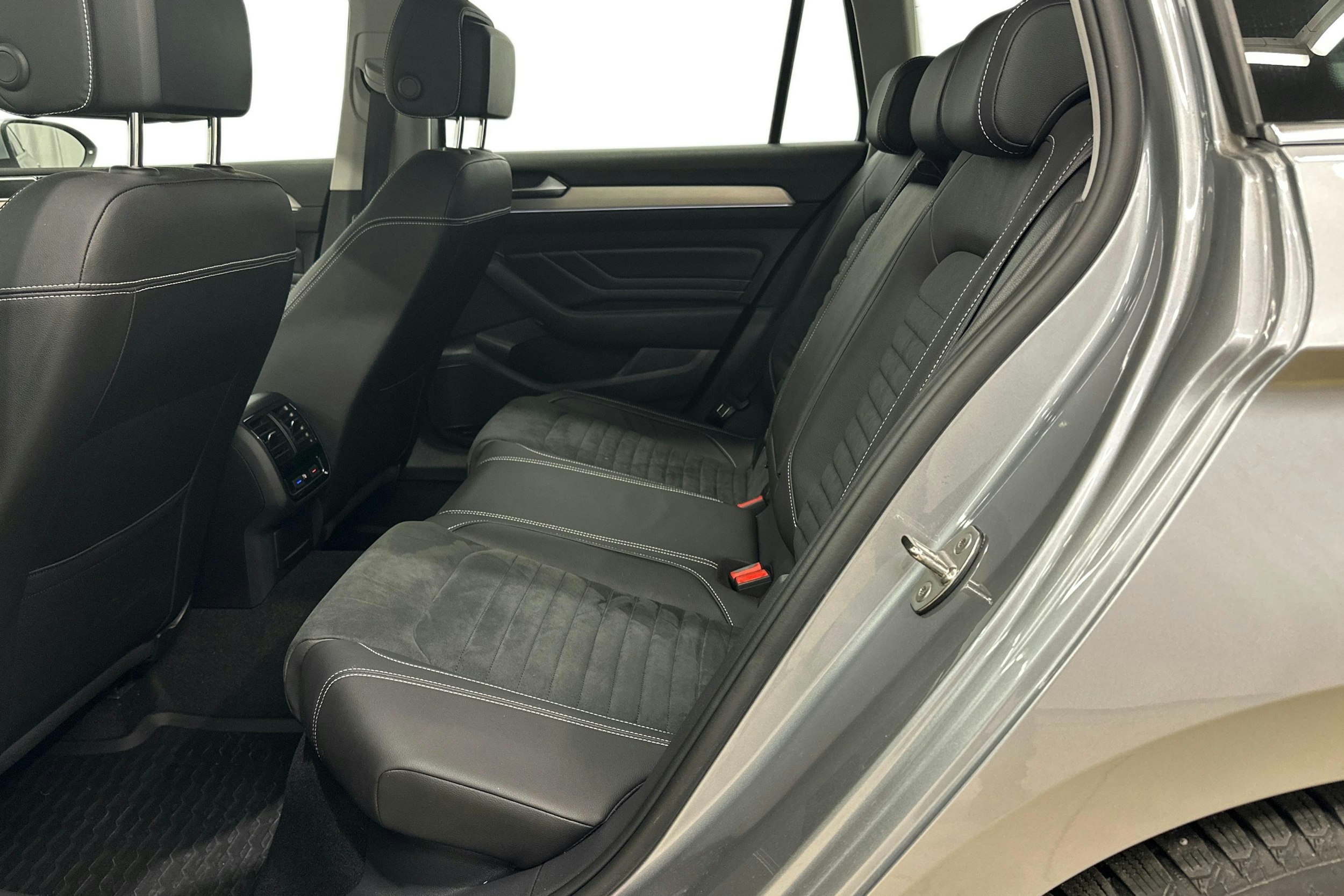 hopea Volkswagen Passat 2021 kuva 9.