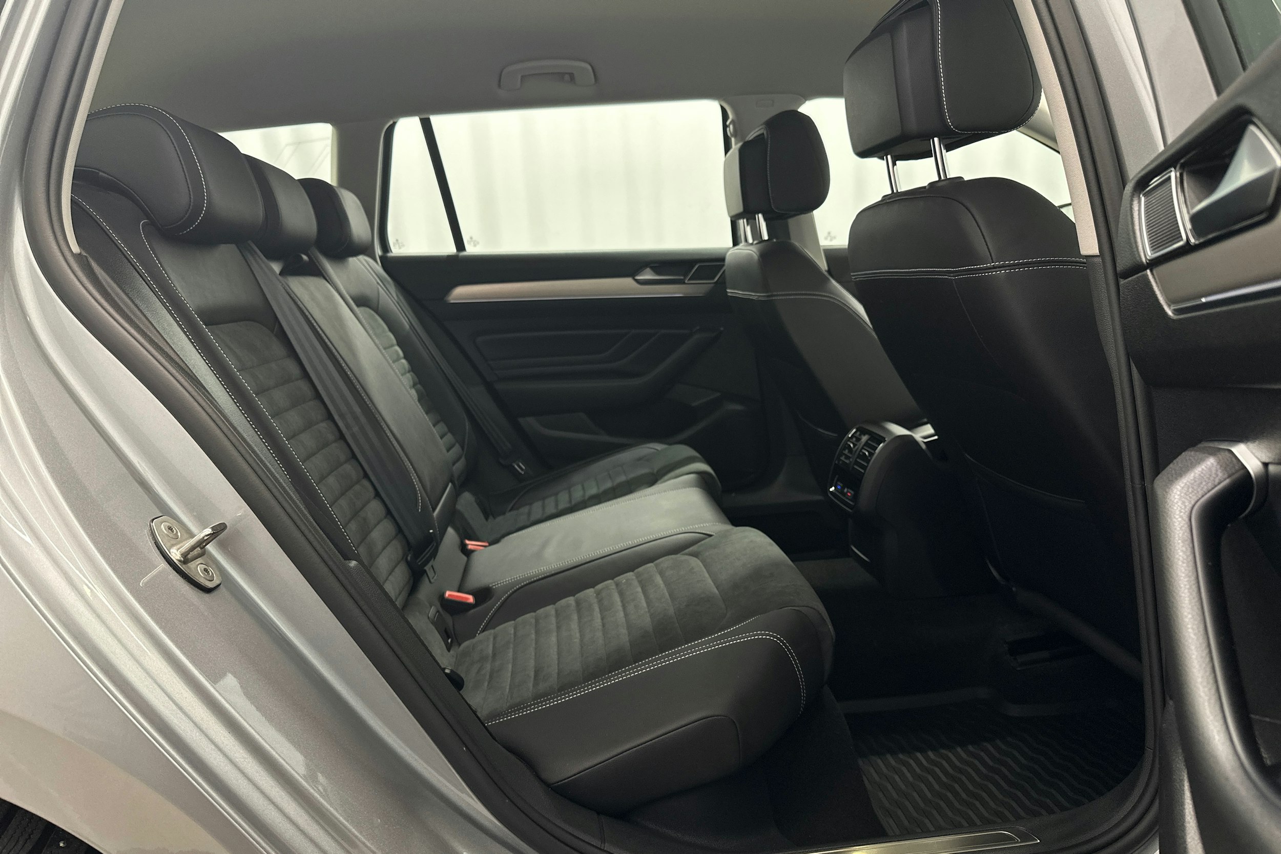 hopea Volkswagen Passat 2021 kuva 10.