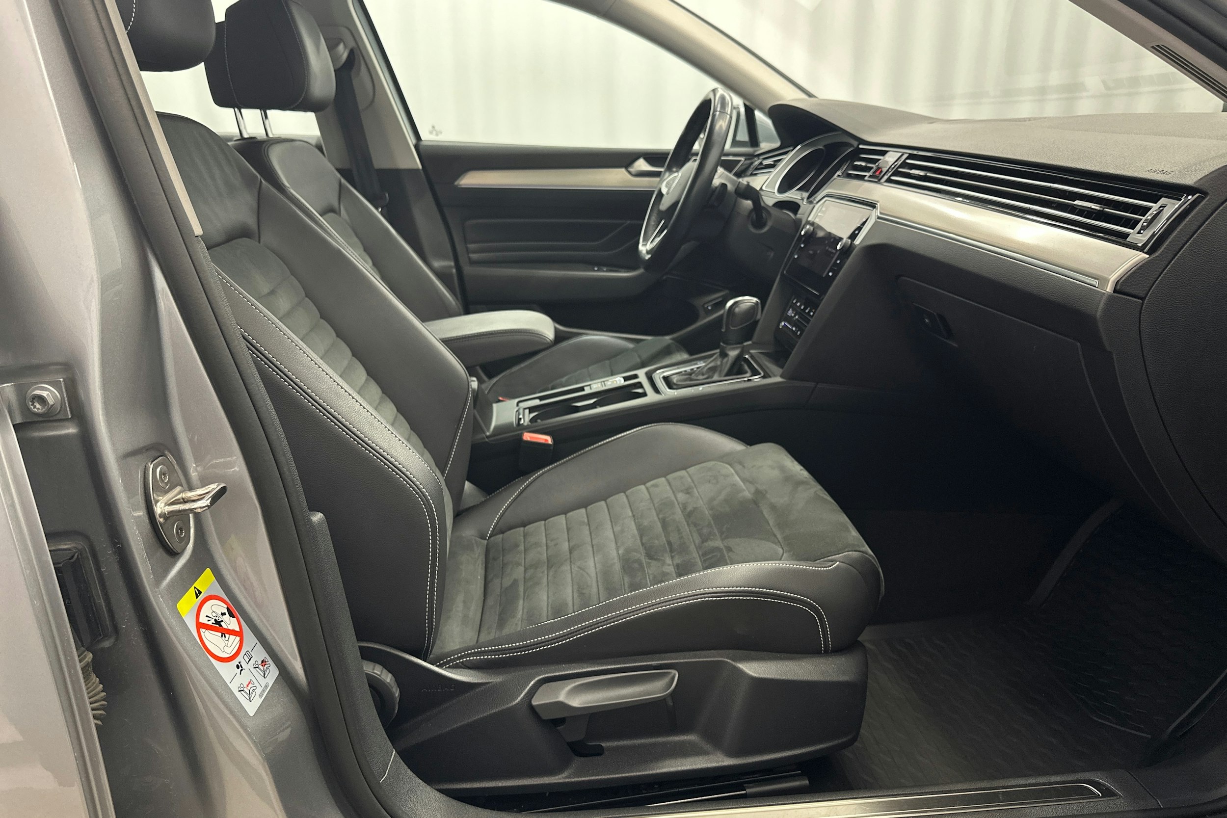 hopea Volkswagen Passat 2021 kuva 11.