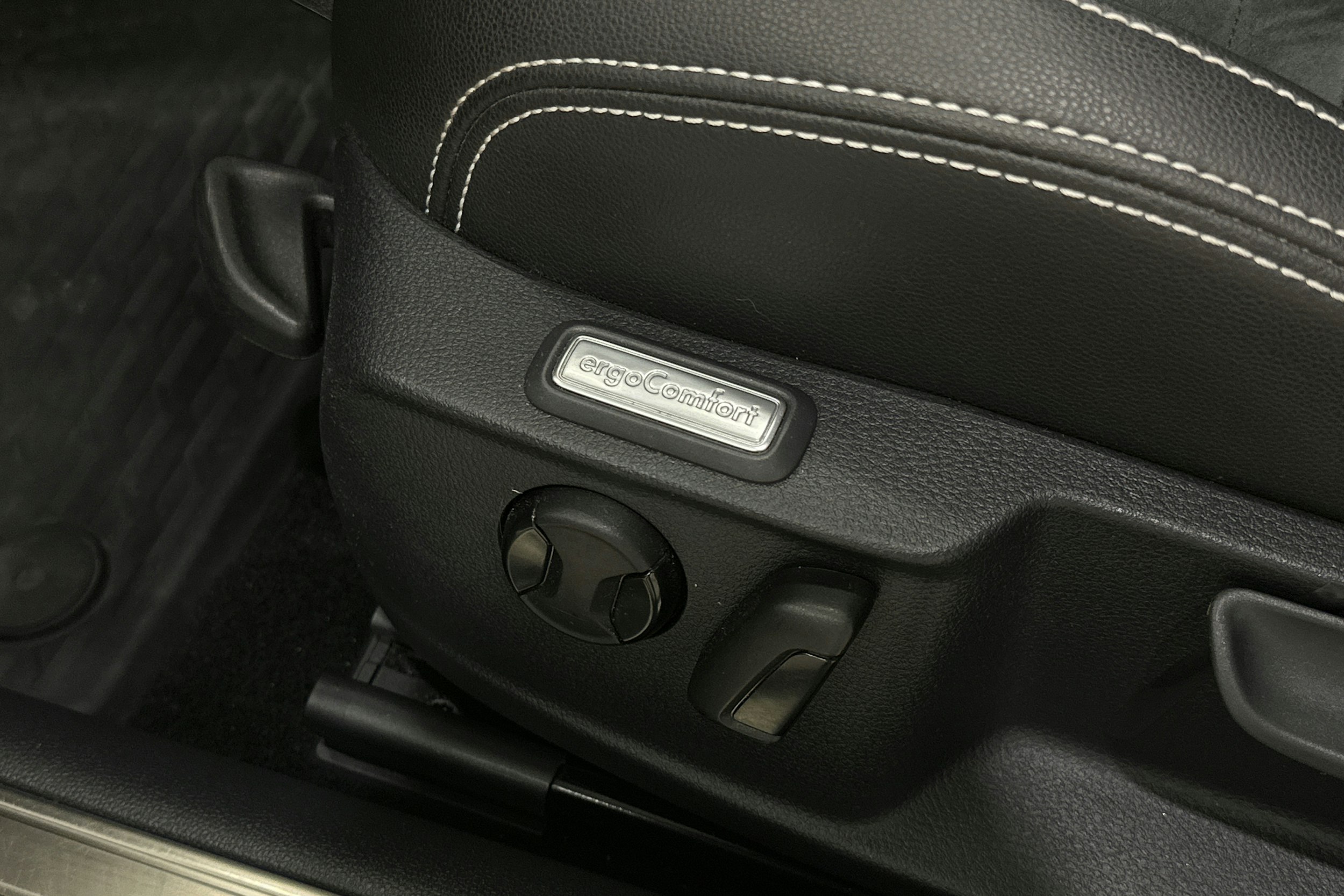 hopea Volkswagen Passat 2021 kuva 14.