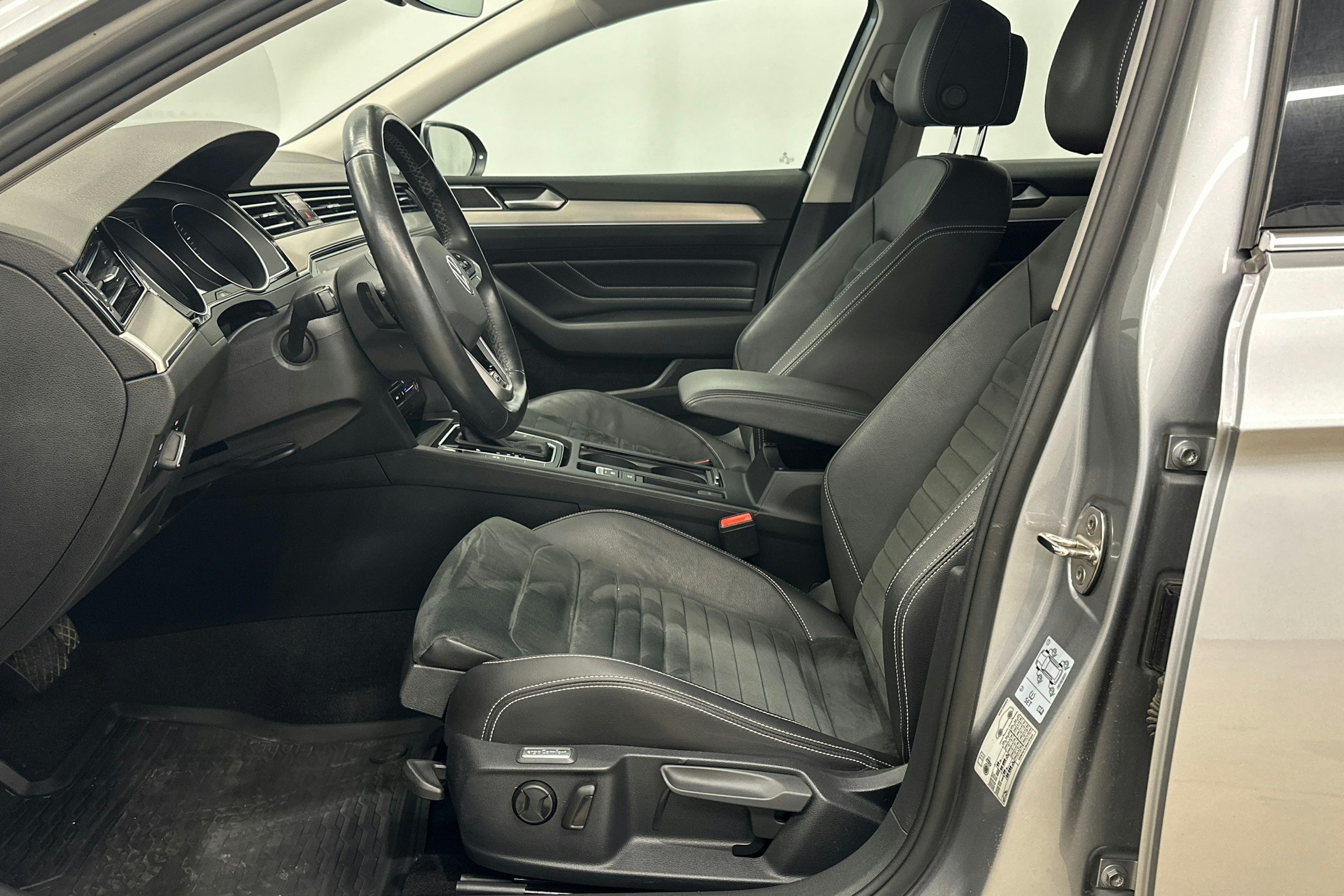 hopea Volkswagen Passat 2021 kuva 15.