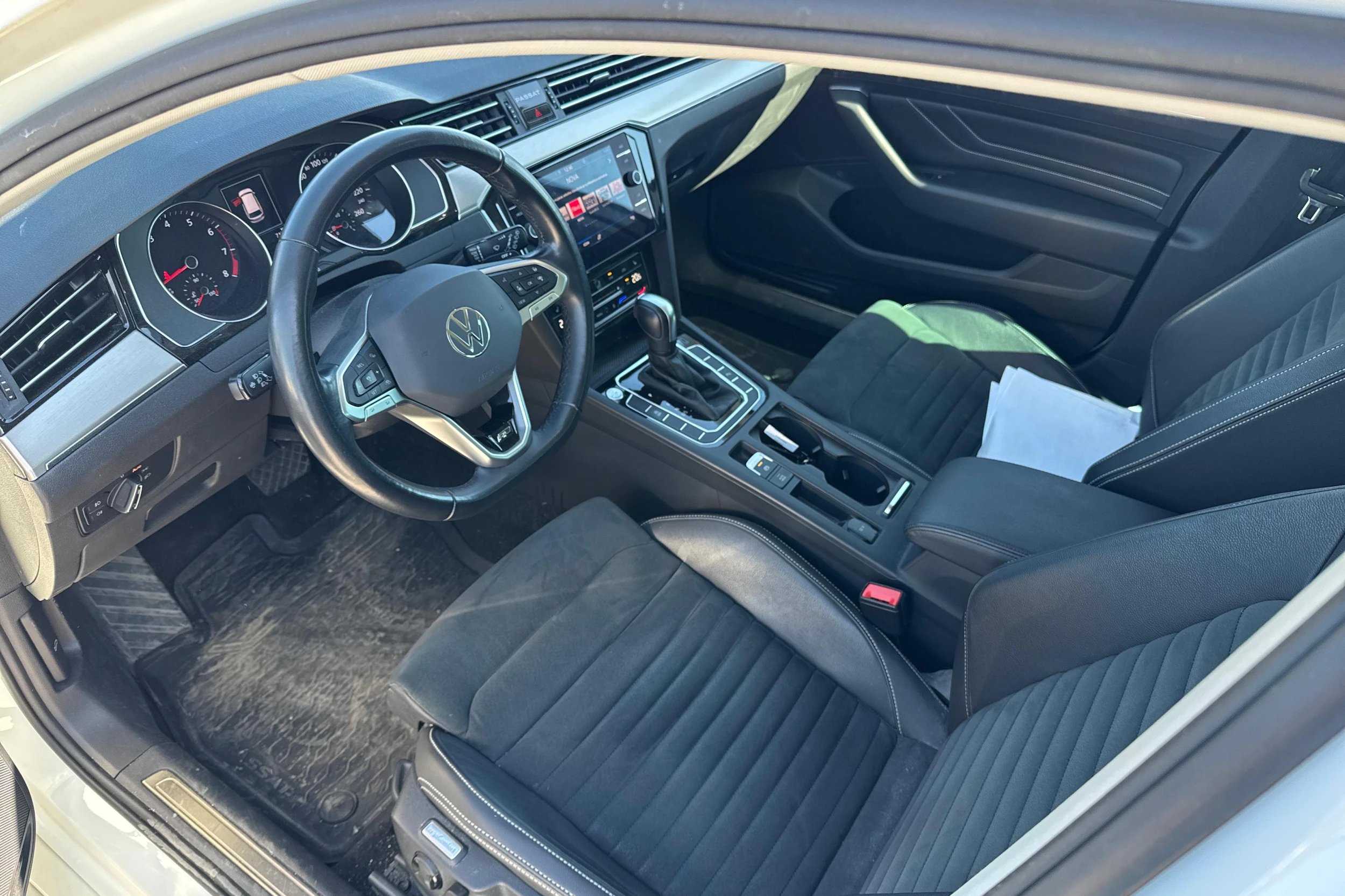 valkoinen Volkswagen Passat 2021 kuva 3.