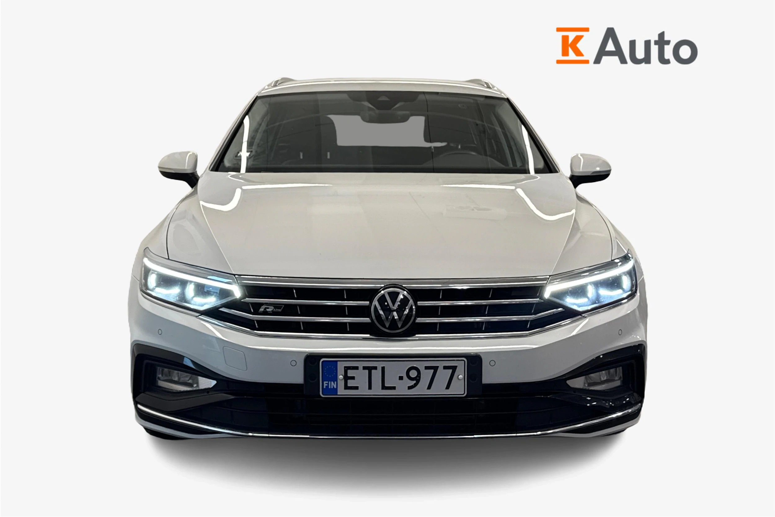 valkoinen Volkswagen Passat 2021 kuva 4.