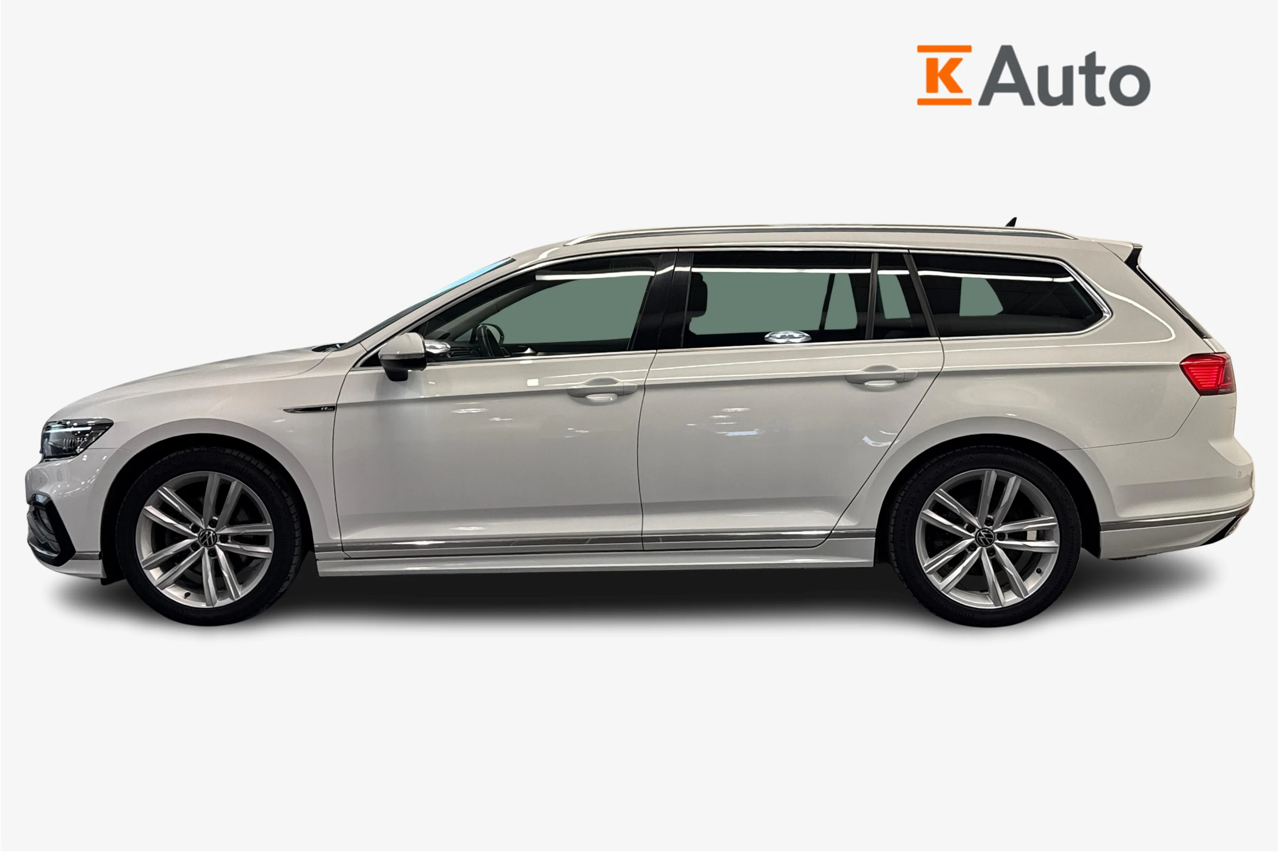 valkoinen Volkswagen Passat 2021 kuva 5.