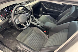valkoinen Volkswagen Passat 2021 kuva 6.