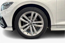 valkoinen Volkswagen Passat 2021 kuva 9.