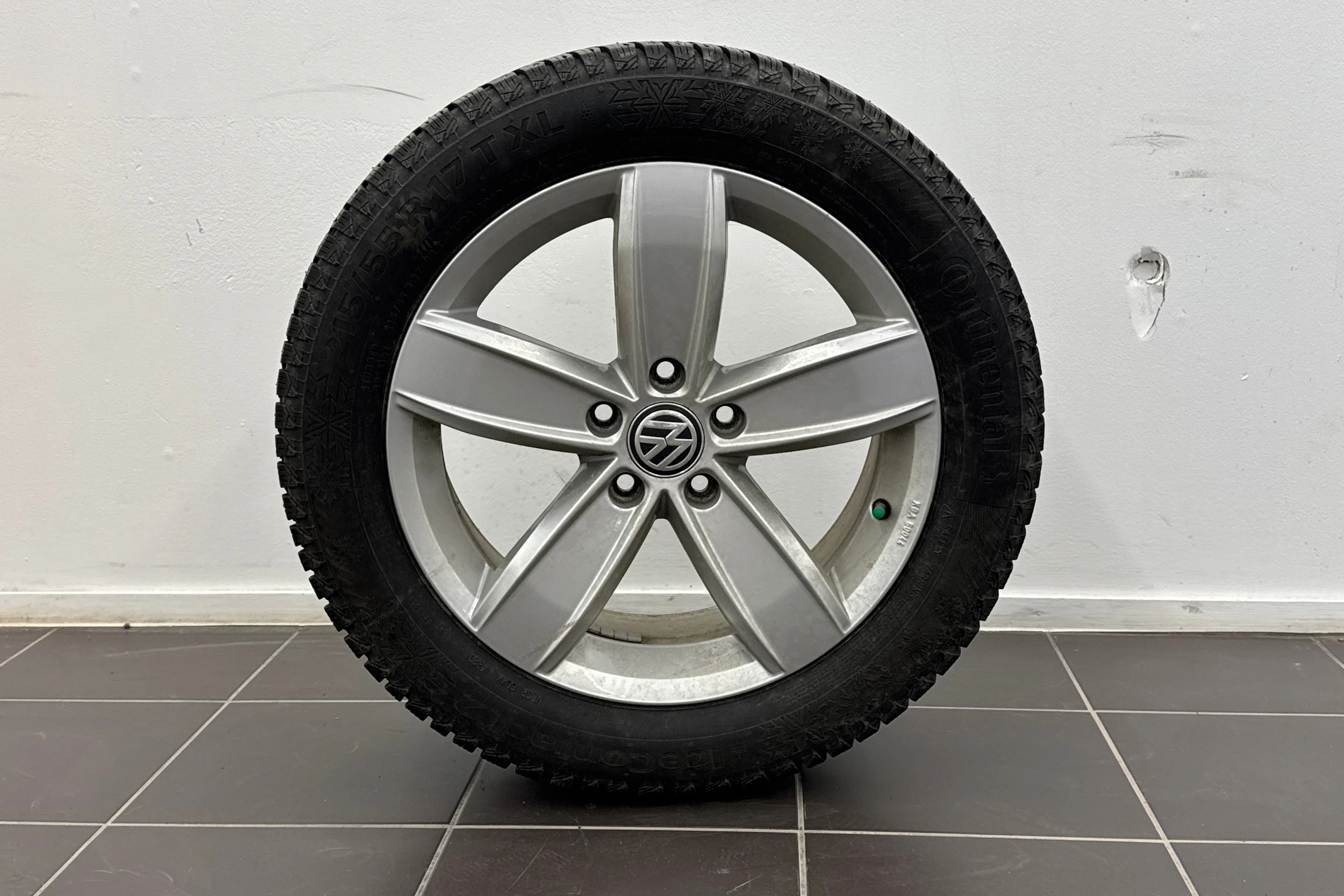 valkoinen Volkswagen Passat 2021 kuva 10.