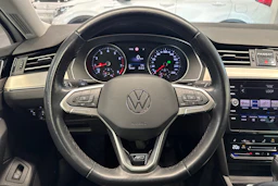 valkoinen Volkswagen Passat 2021 kuva 11.