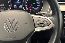 valkoinen Volkswagen Passat 2021 kuva 15.