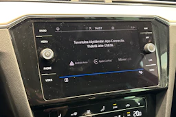 valkoinen Volkswagen Passat 2021 kuva 16.