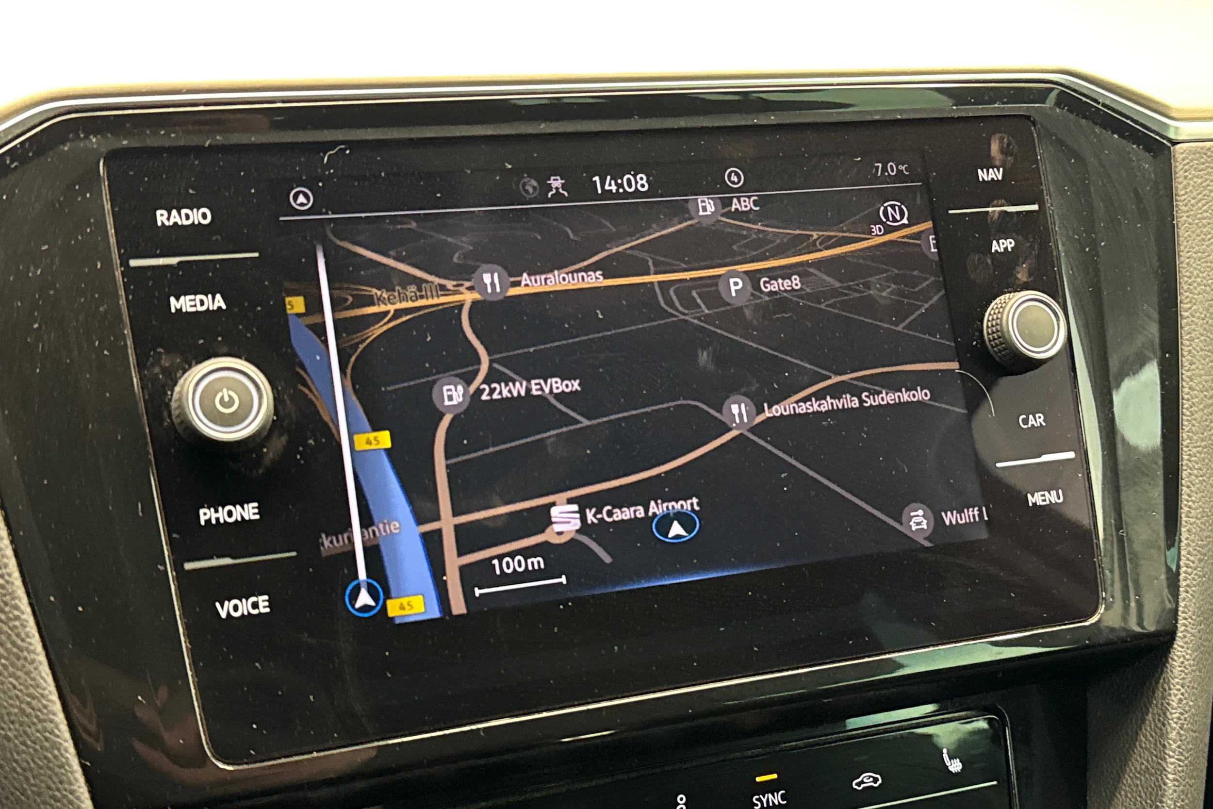 valkoinen Volkswagen Passat 2021 kuva 17.