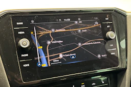 valkoinen Volkswagen Passat 2021 kuva 17.