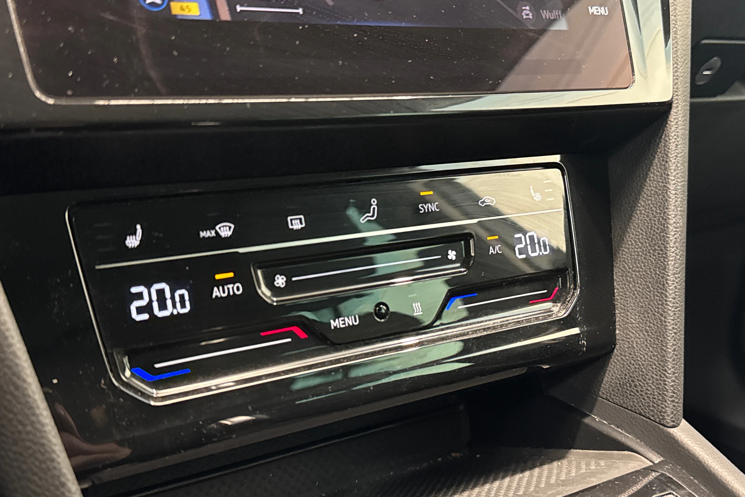 valkoinen Volkswagen Passat 2021 kuva 18.