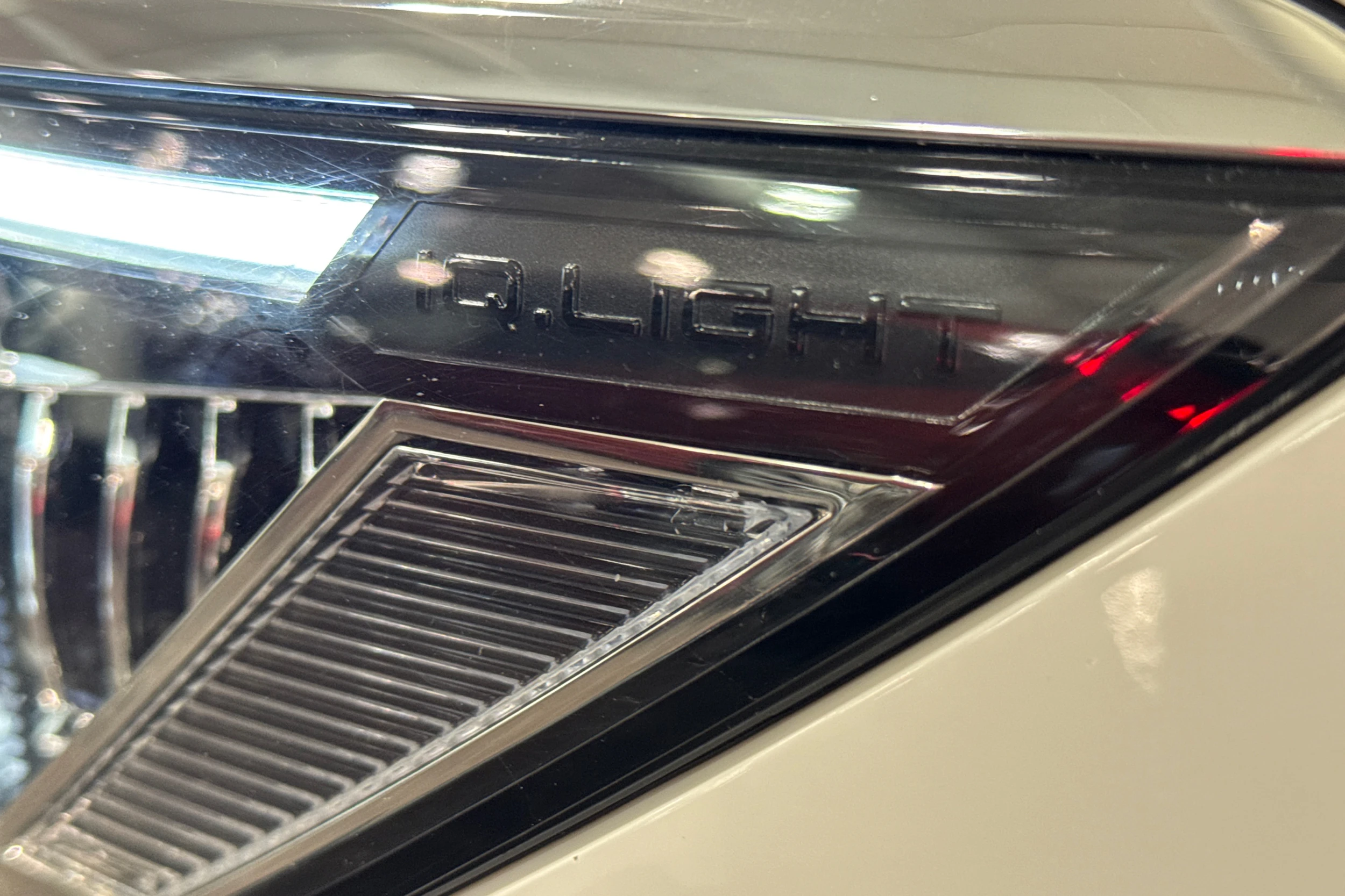 valkoinen Volkswagen Passat 2021 kuva 20.