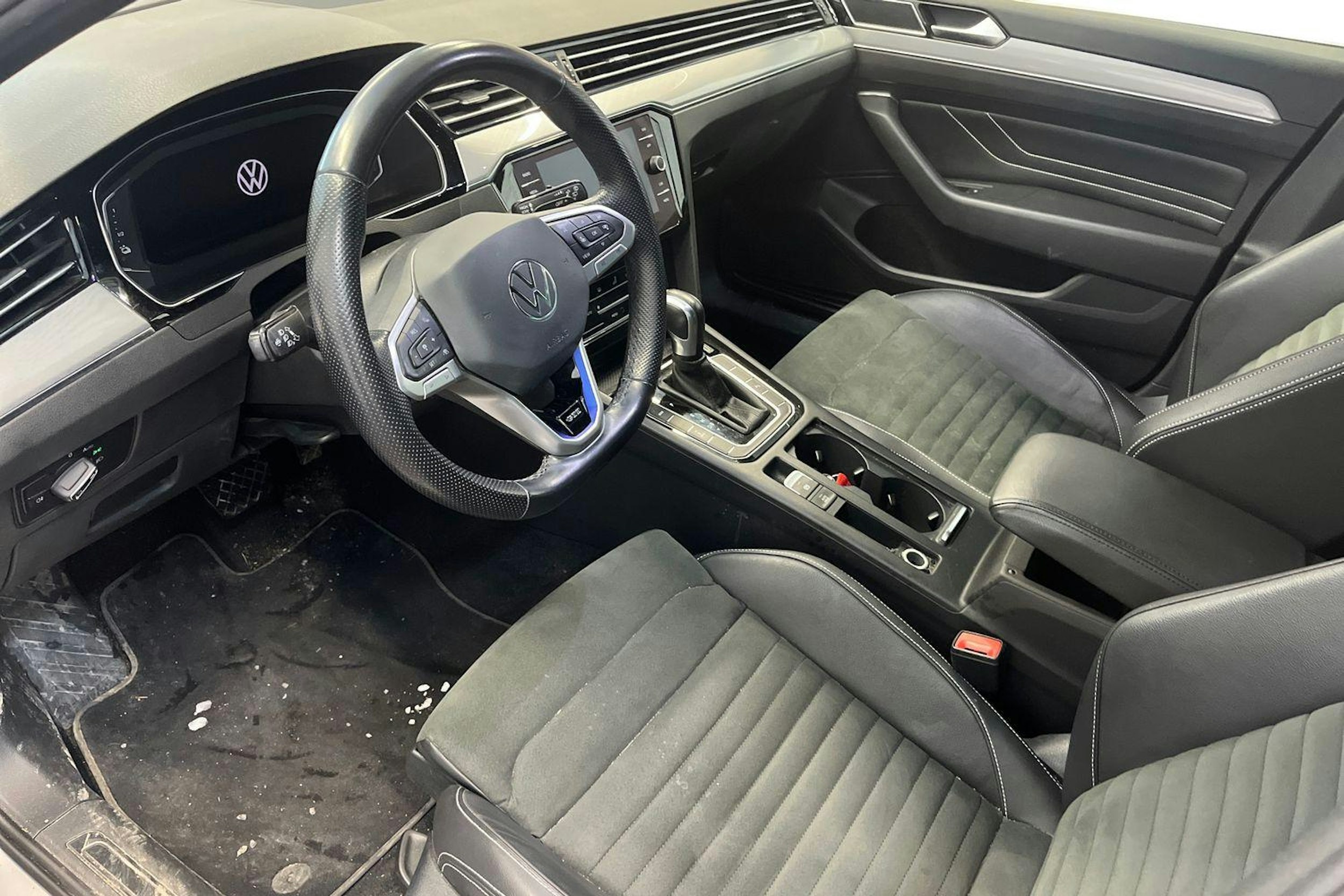 sininen Volkswagen Passat 2021 kuva 3.