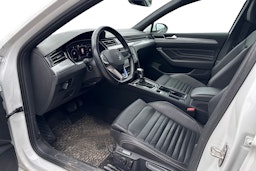 valkoinen Volkswagen Passat 2021 kuva 3.