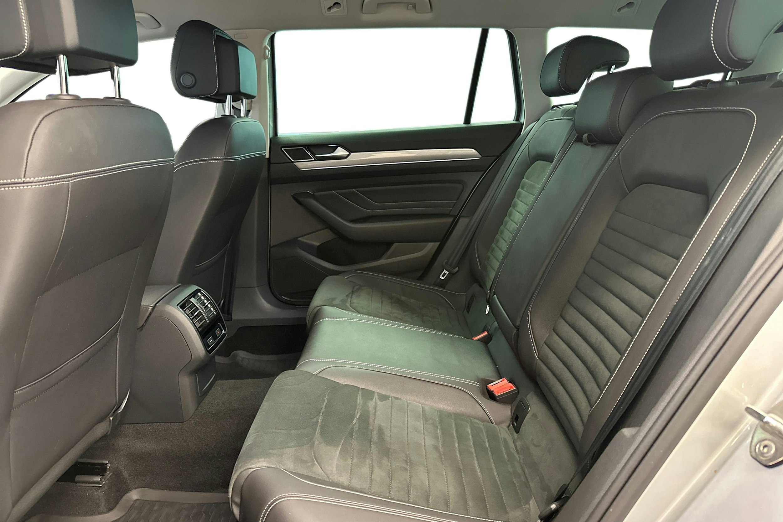 hopea Volkswagen Passat 2021 kuva 10.