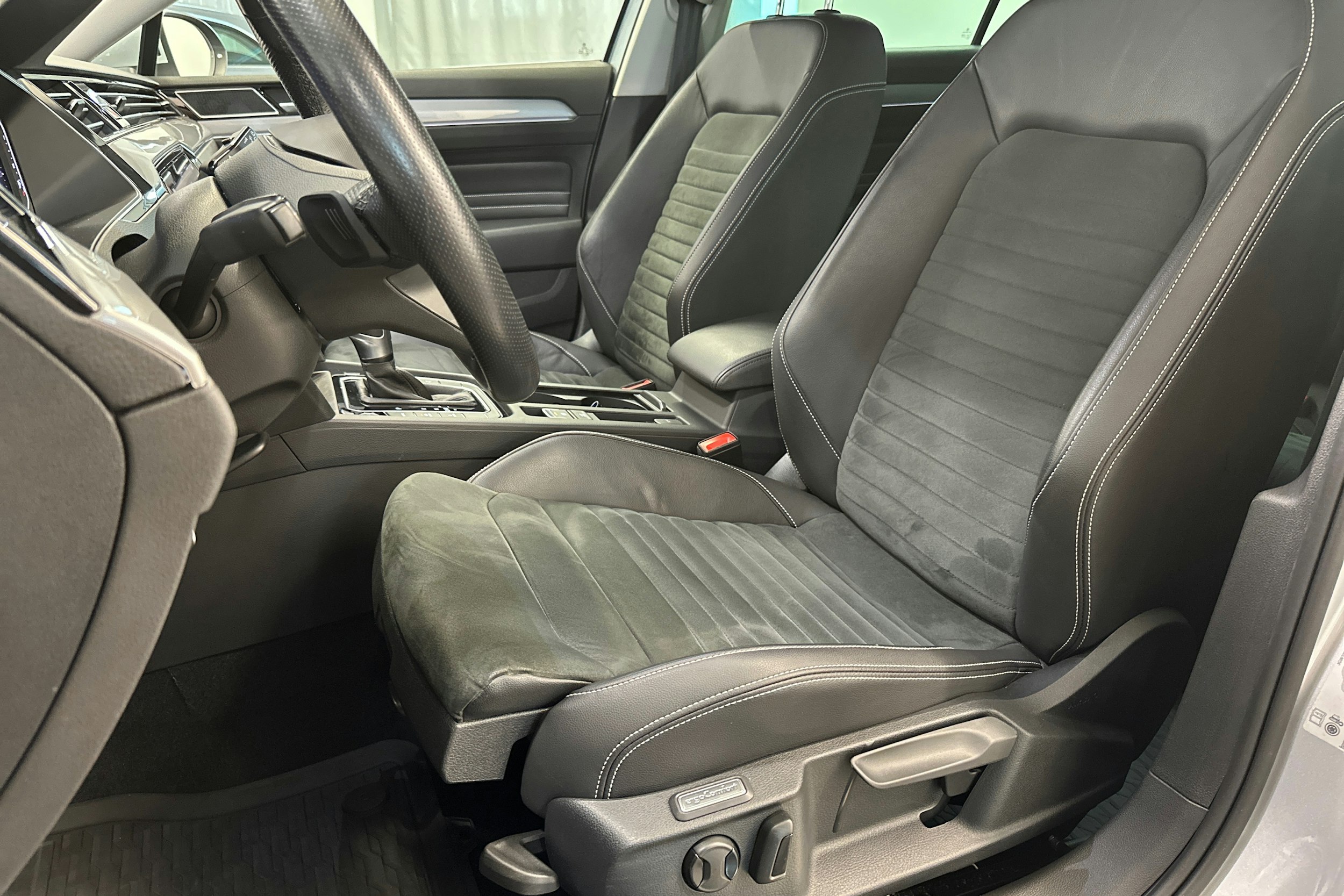 hopea Volkswagen Passat 2021 kuva 14.