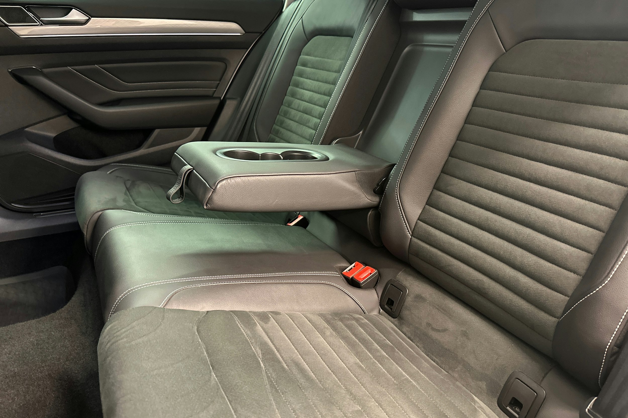 hopea Volkswagen Passat 2021 kuva 16.