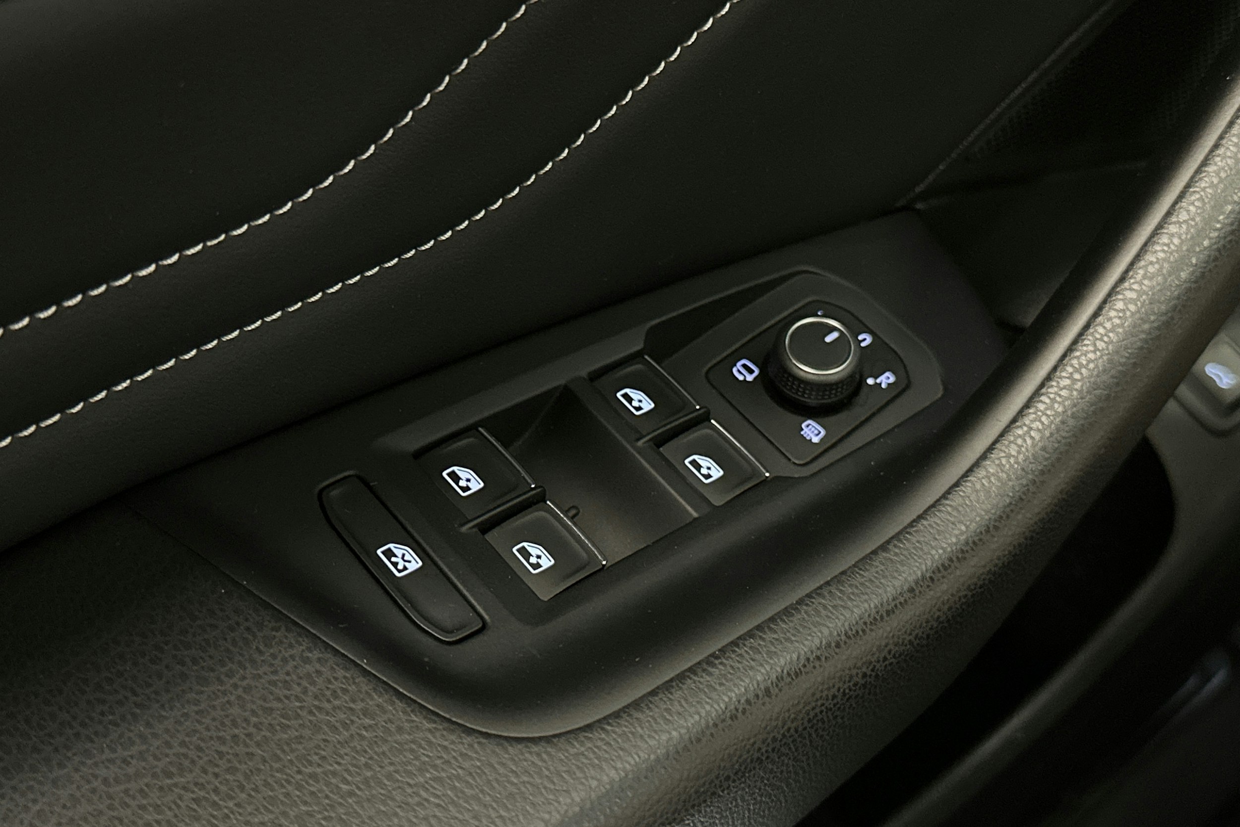 hopea Volkswagen Passat 2021 kuva 18.