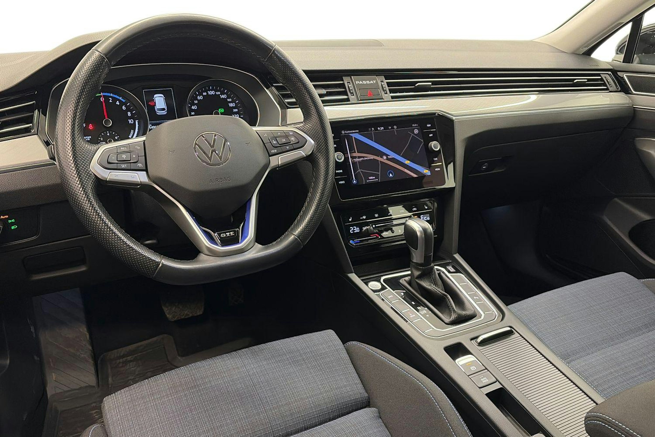 Musta Volkswagen PASSAT 2021 kuva 7.