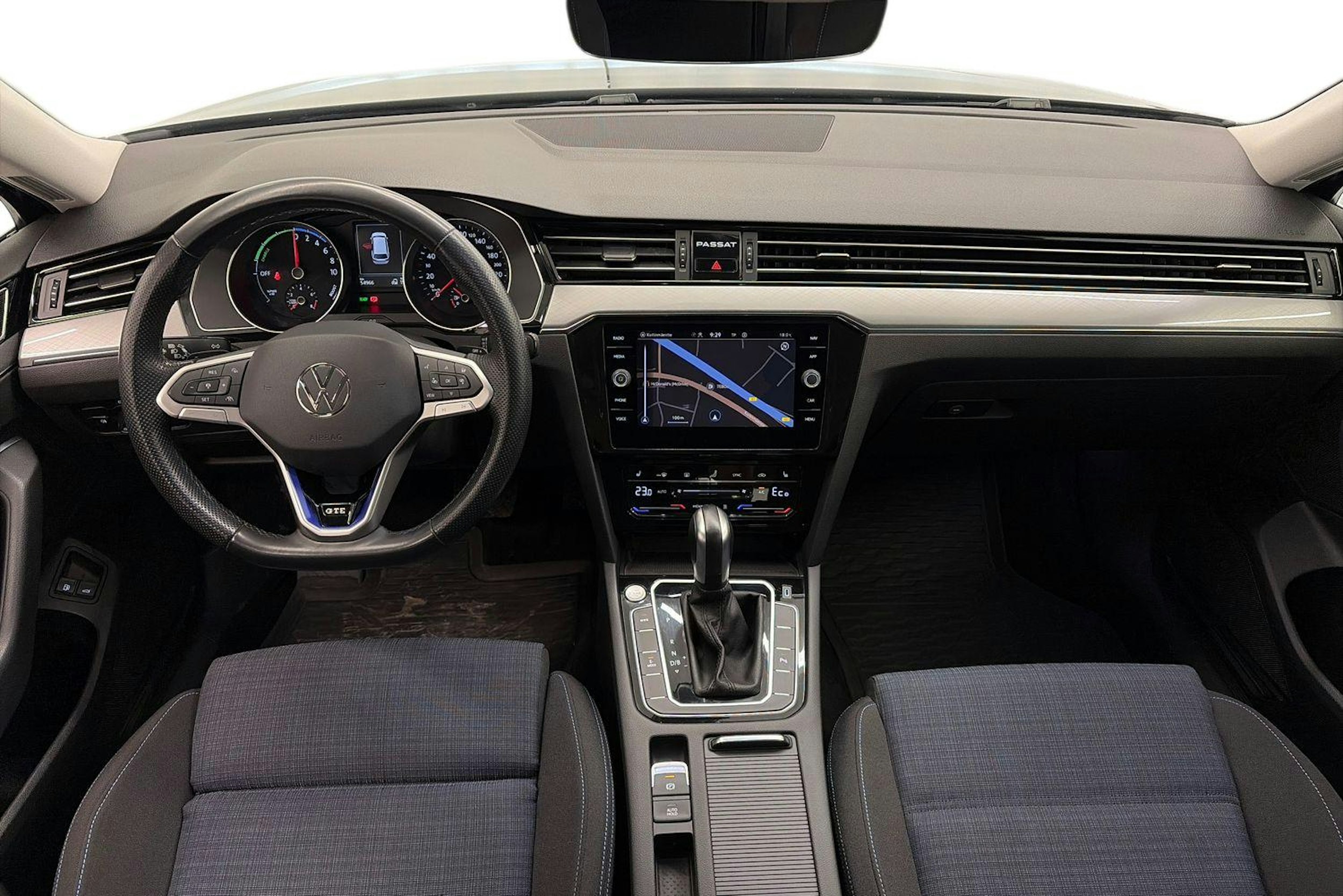 Musta Volkswagen PASSAT 2021 kuva 9.