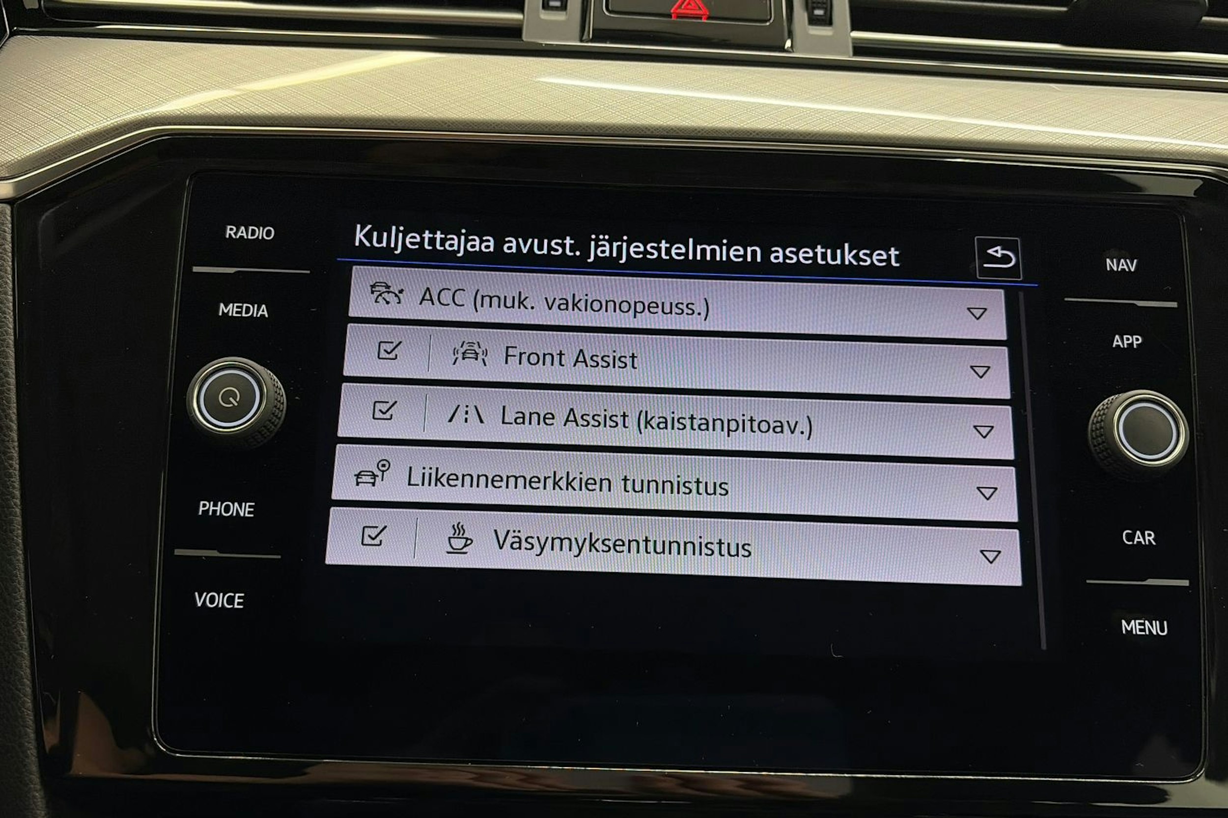 Musta Volkswagen PASSAT 2021 kuva 24.