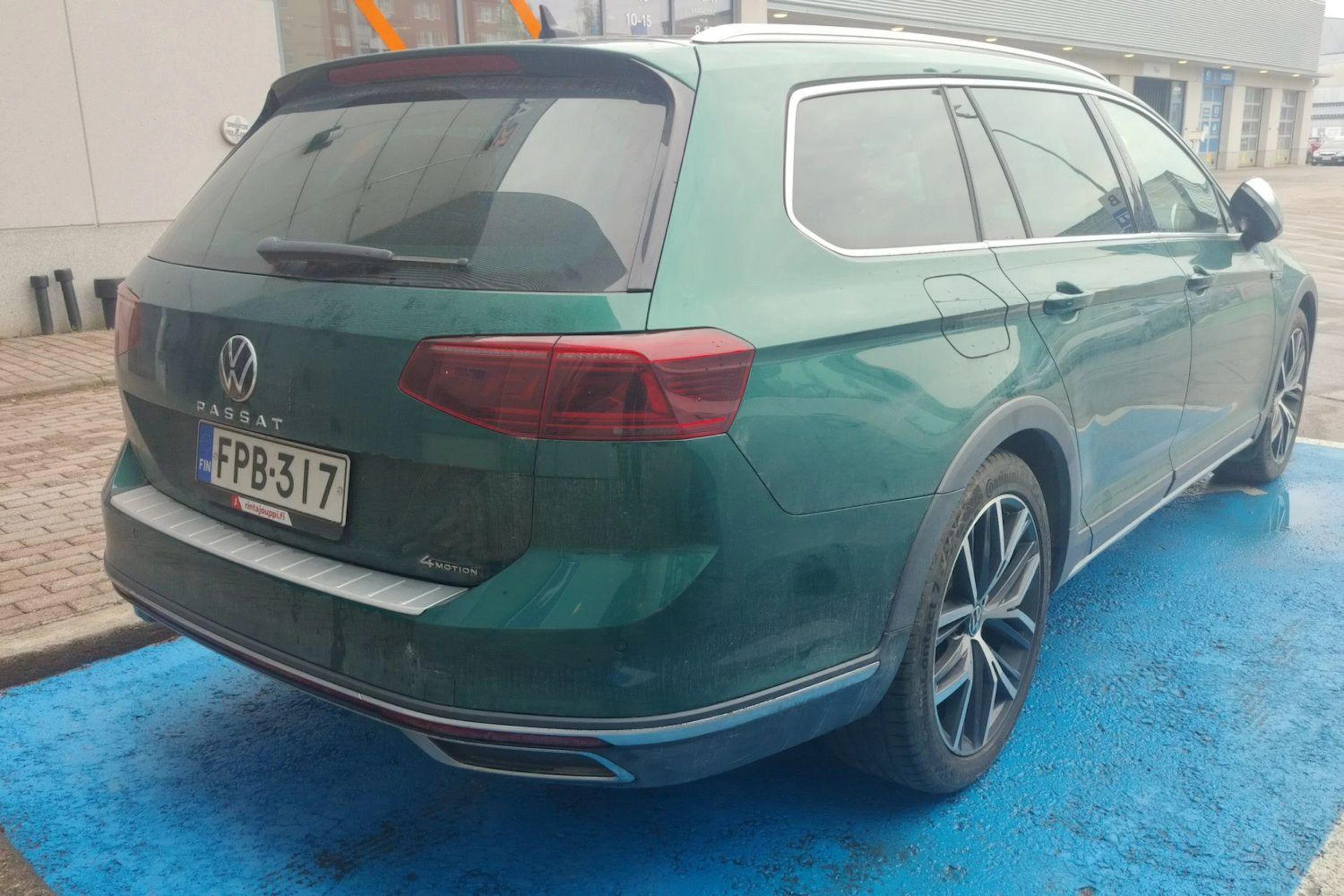 vihreä Volkswagen Passat 2021 kuva 3.