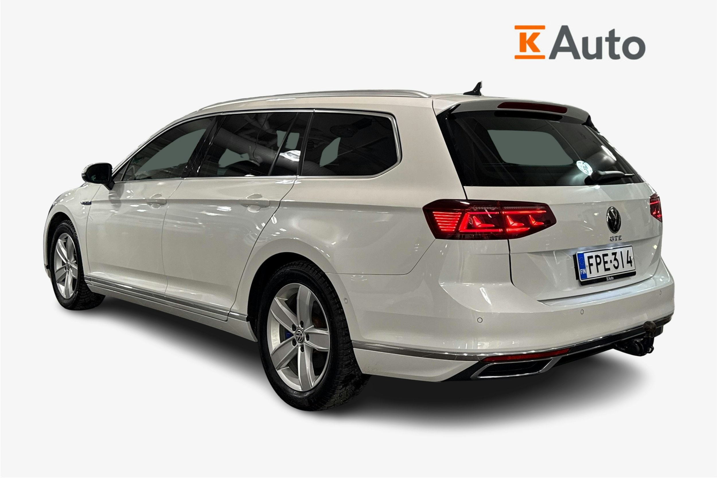 valkoinen Volkswagen Passat 2021 kuva 2.