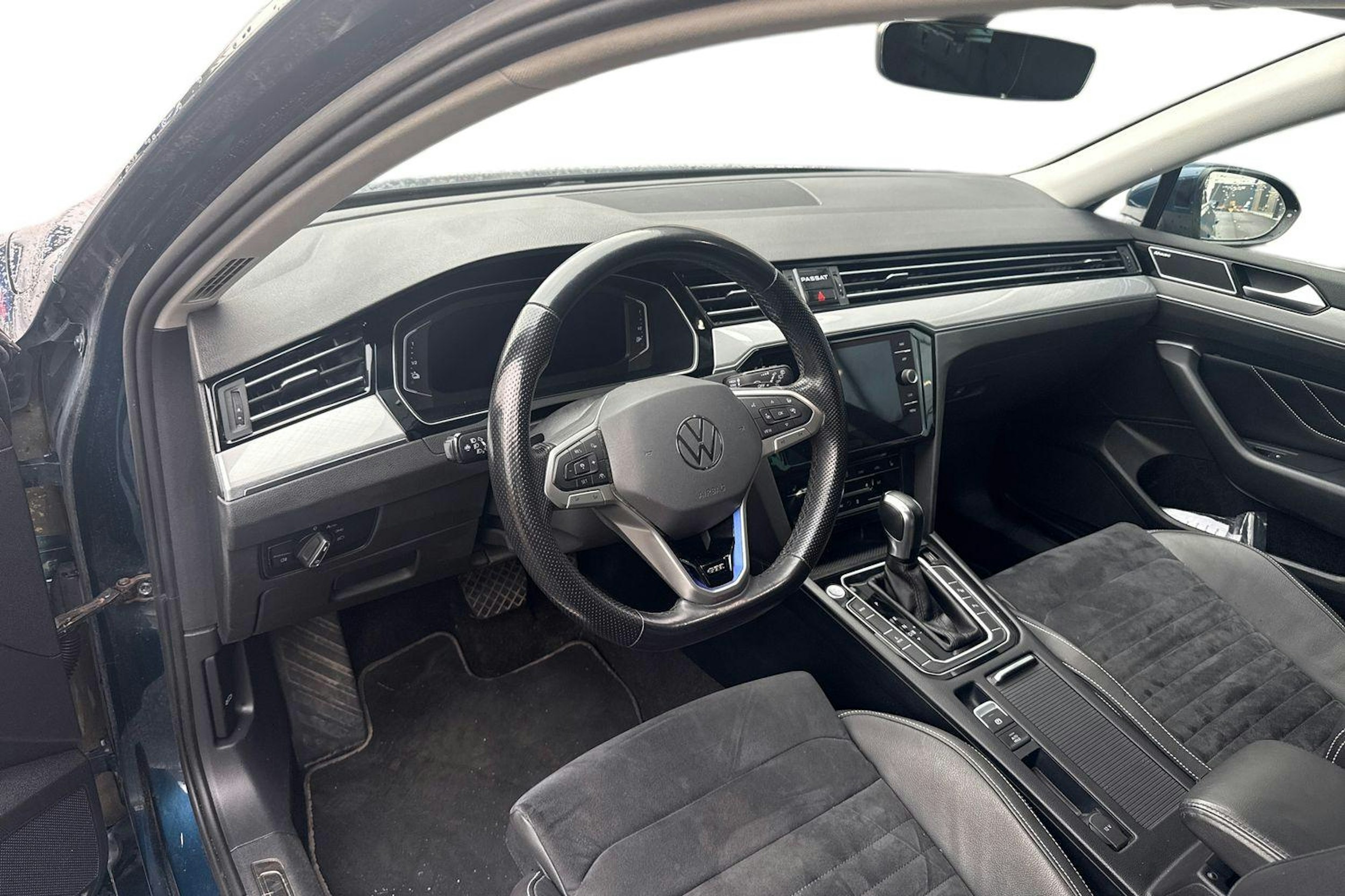 sininen Volkswagen Passat 2021 kuva 3.