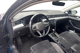 sininen Volkswagen Passat 2021 kuva 3.