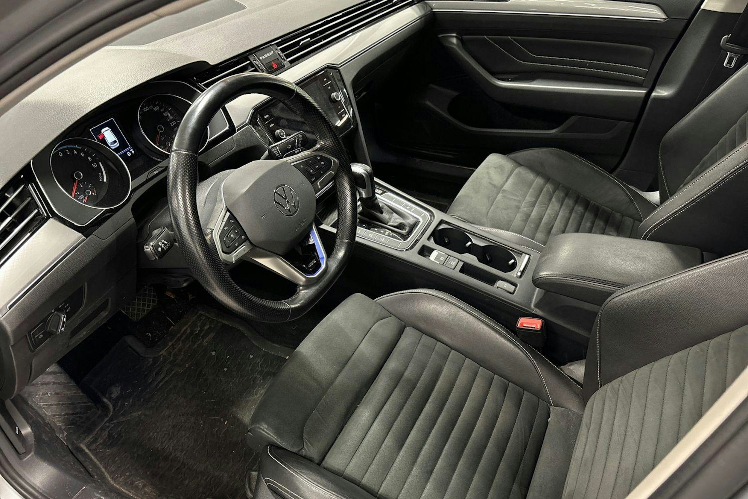 harmaa Volkswagen Passat 2021 kuva 3.