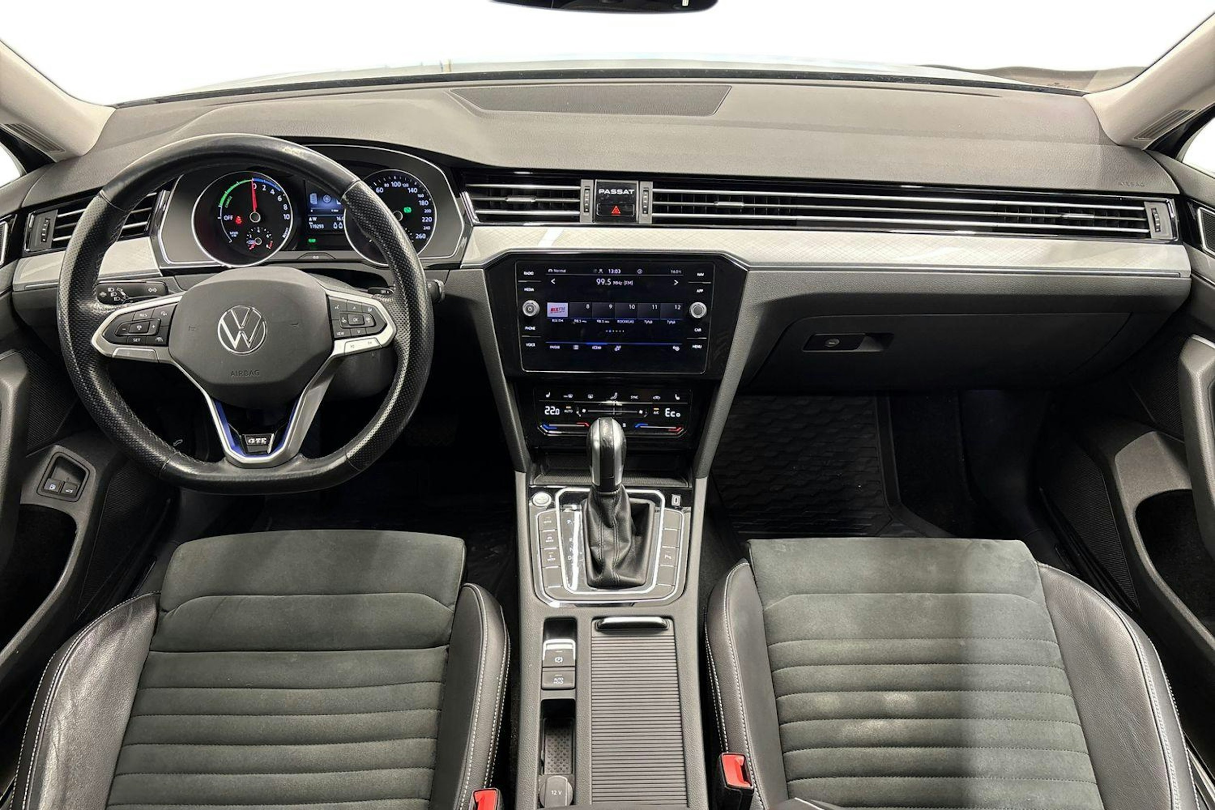 harmaa Volkswagen Passat 2021 kuva 9.