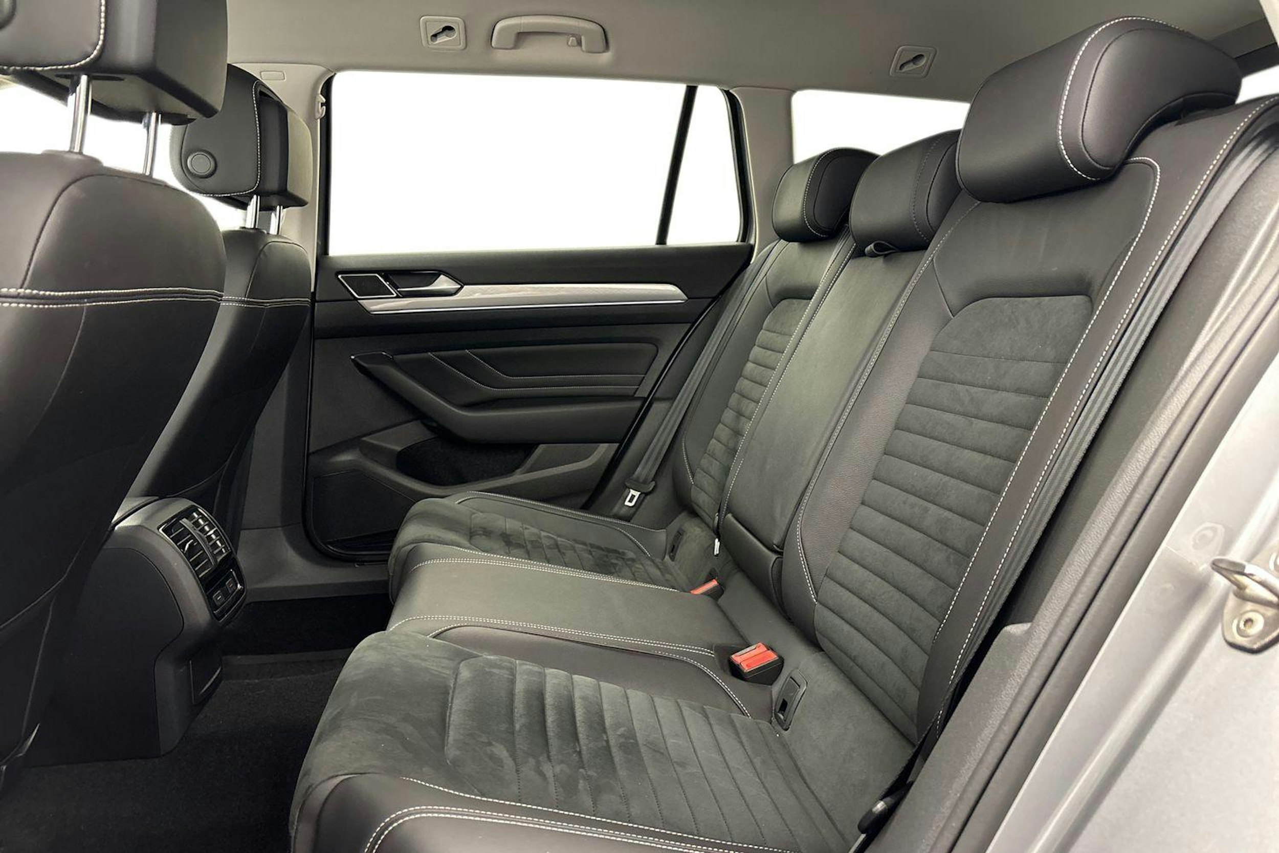 harmaa Volkswagen Passat 2021 kuva 10.