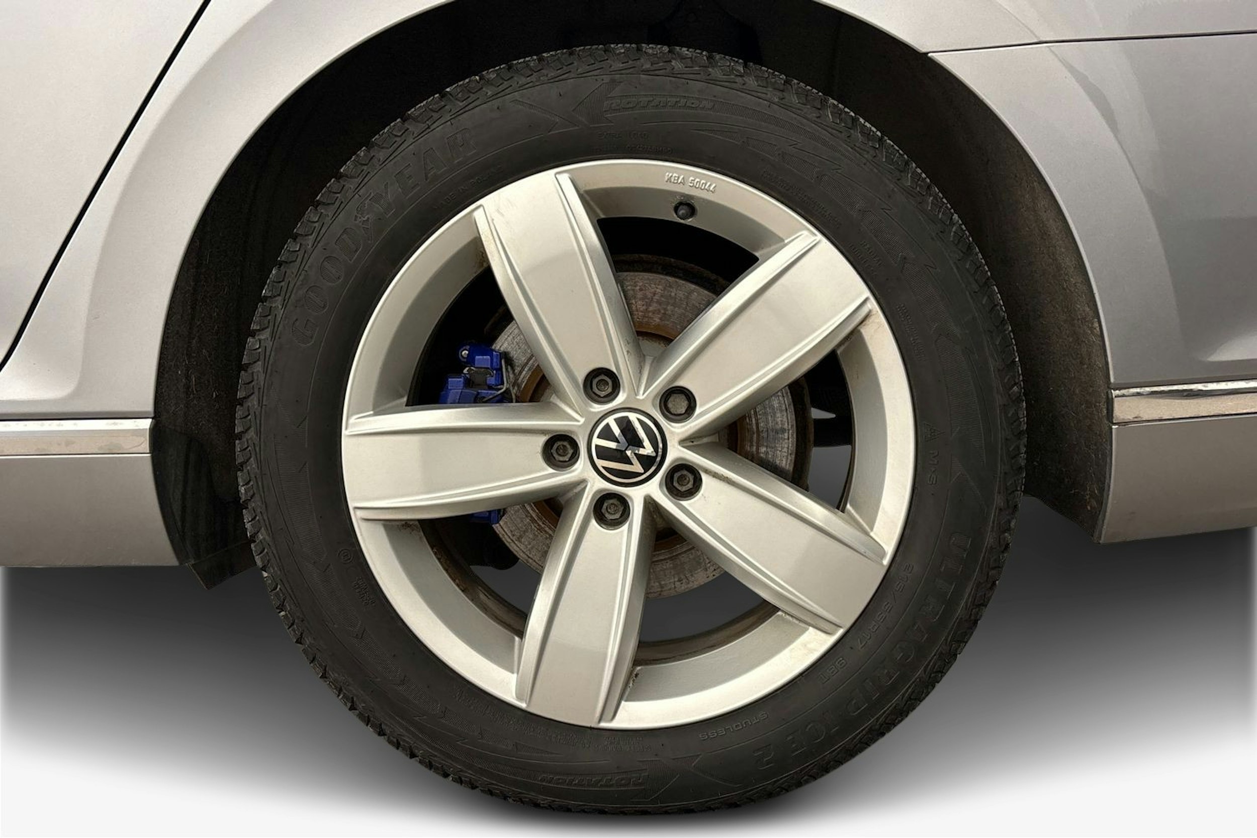 harmaa Volkswagen Passat 2021 kuva 11.