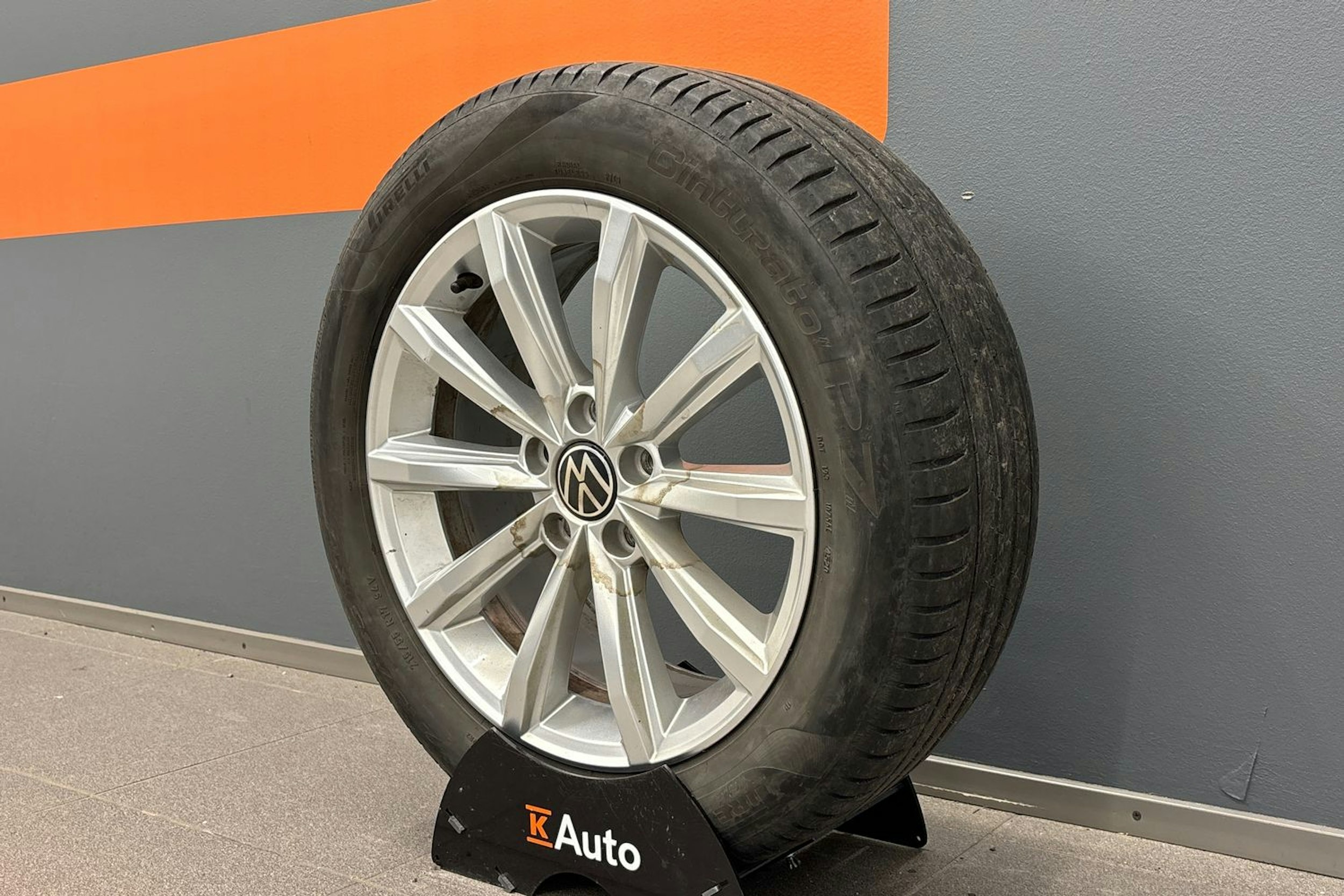 harmaa Volkswagen Passat 2021 kuva 13.