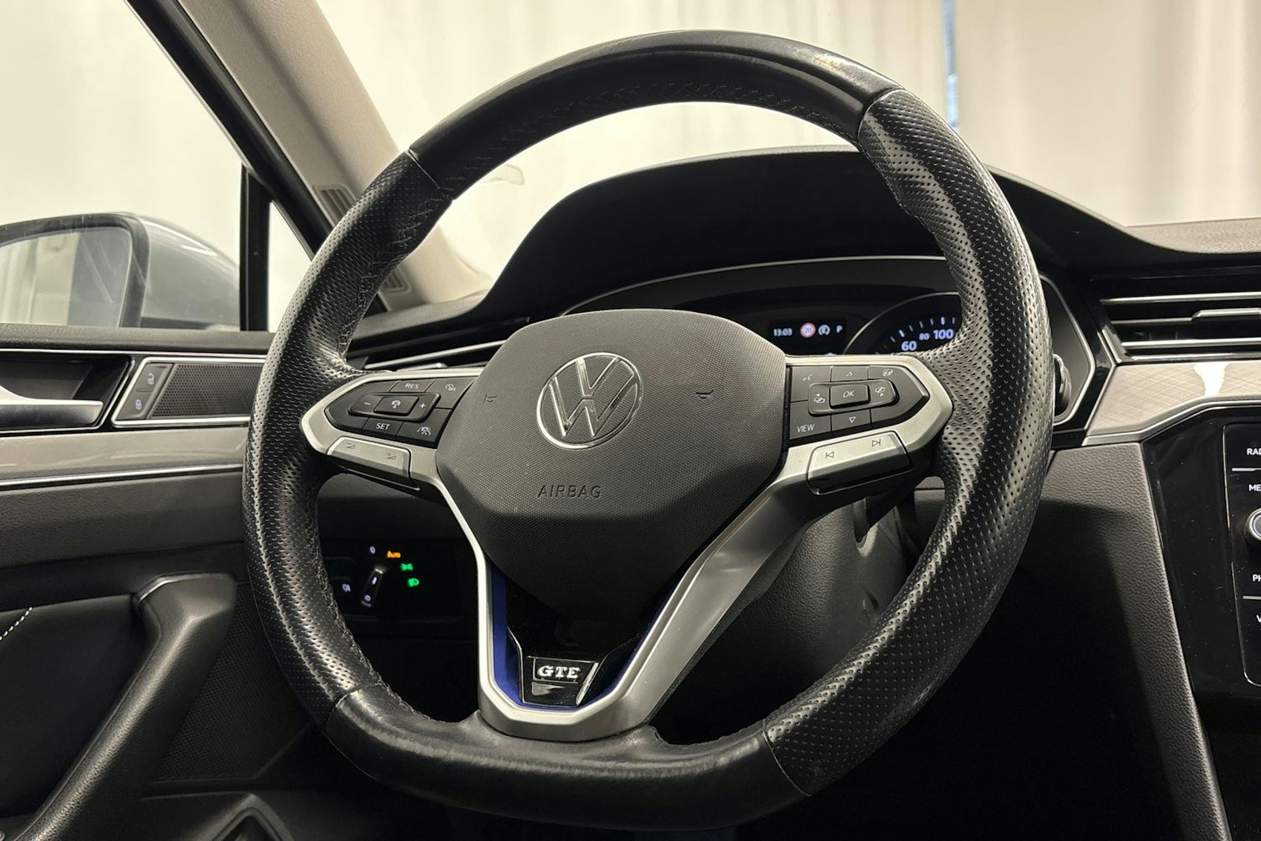 harmaa Volkswagen Passat 2021 kuva 16.